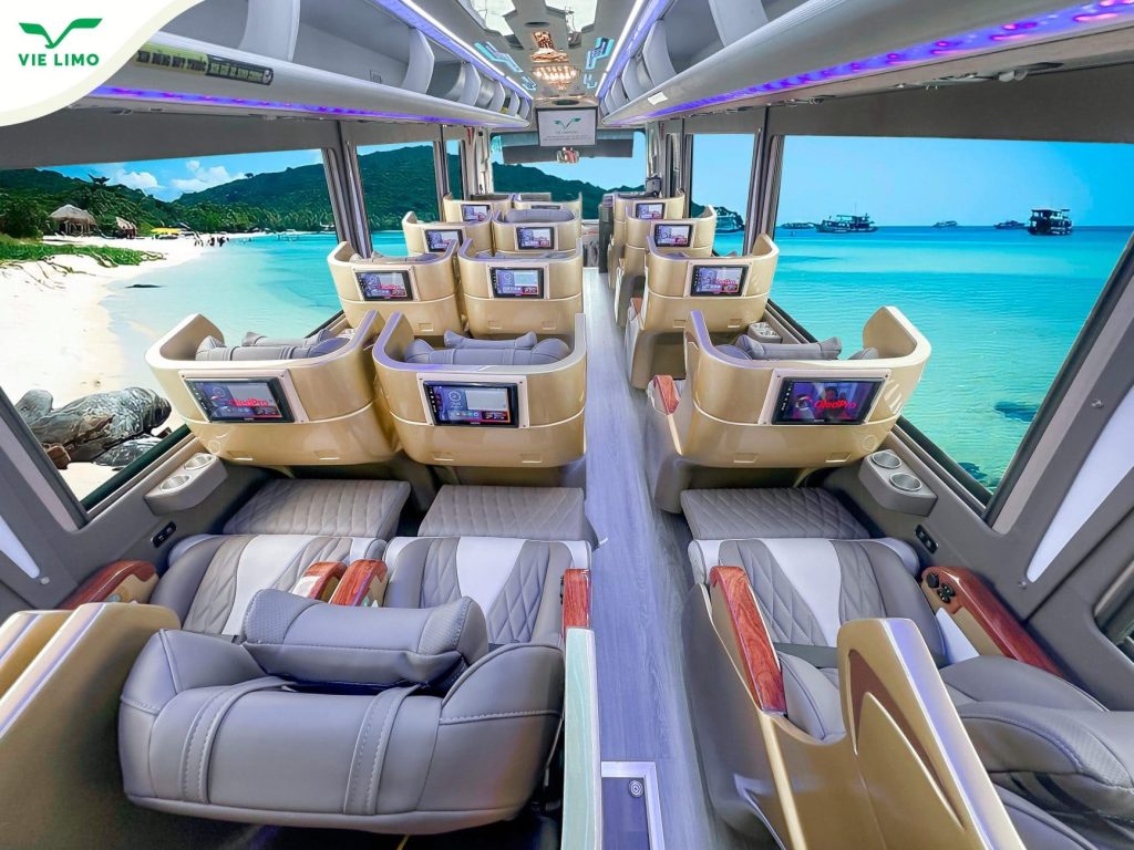 Skybus Limousine 18 chỗ bản Limited VVIP