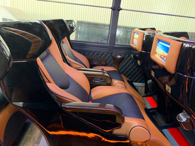 Skybus Limousine 28 chỗ bản Limited VVIP