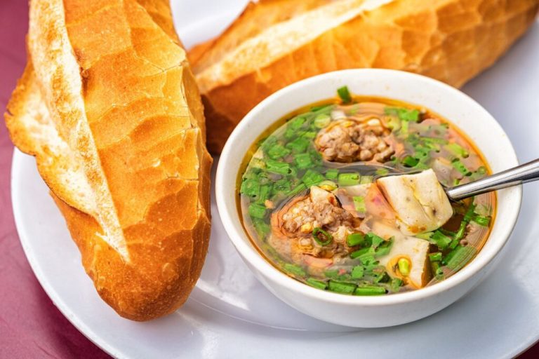 Top 15 Địa Chỉ Bán Bánh Mì Xíu Mại Ngon Nhất Tại Vũng Tàu