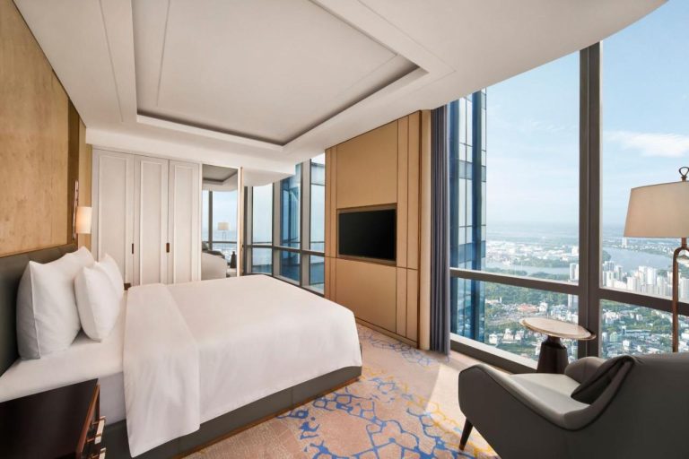 Khách sạn Vinpearl Landmark 81- 5 sao