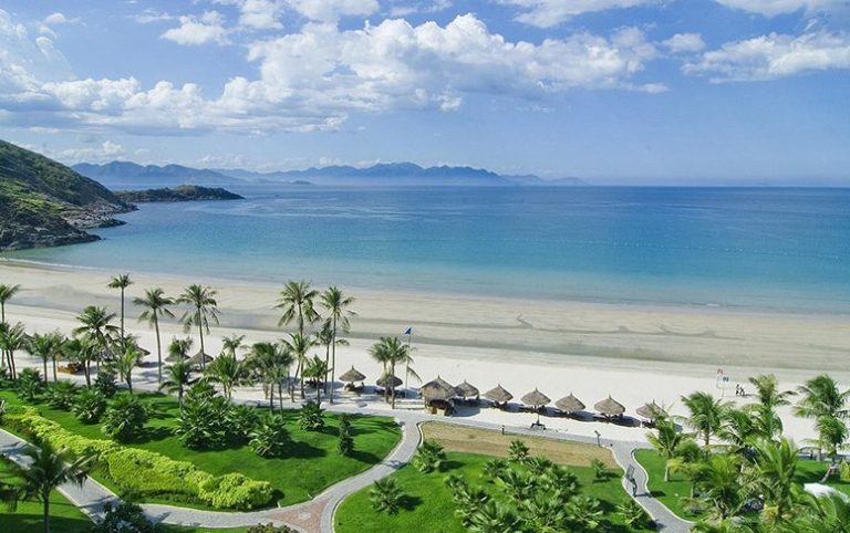 Bãi Chí Linh Vũng Tàu: Vẻ Đẹp Thiên Nhiên Hoang Sơ Và Thơ Mộng