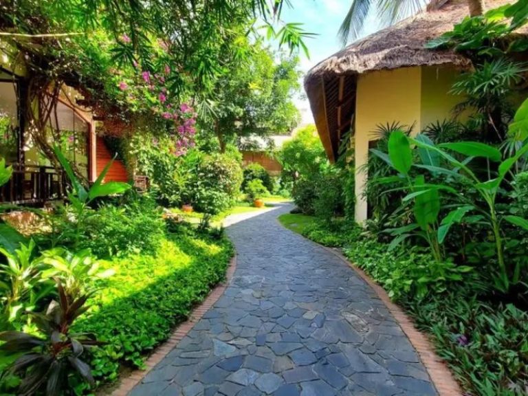 Khám Phá Khu Du Lịch Làng Tre Mũi Né – Ngôi Làng Giữa Đại Dương Xanh