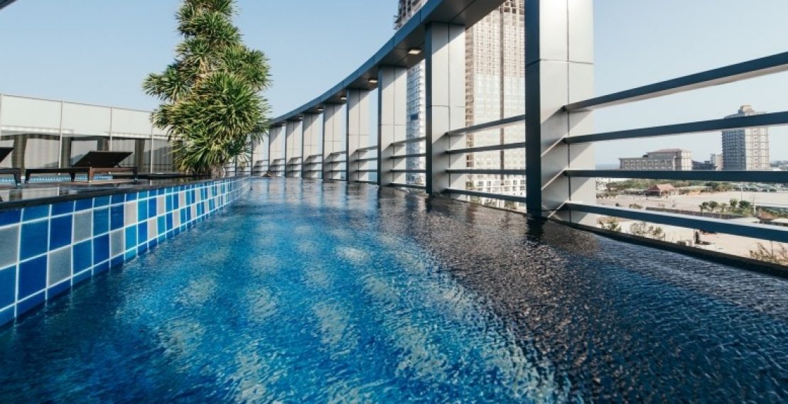 Hồ bơi vô cực ngắm cảnh toàn thành phố