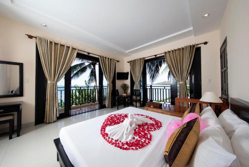 Hon Rom Central Beach Resort
