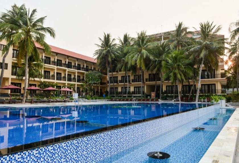 Hon Rom Central Beach Resort