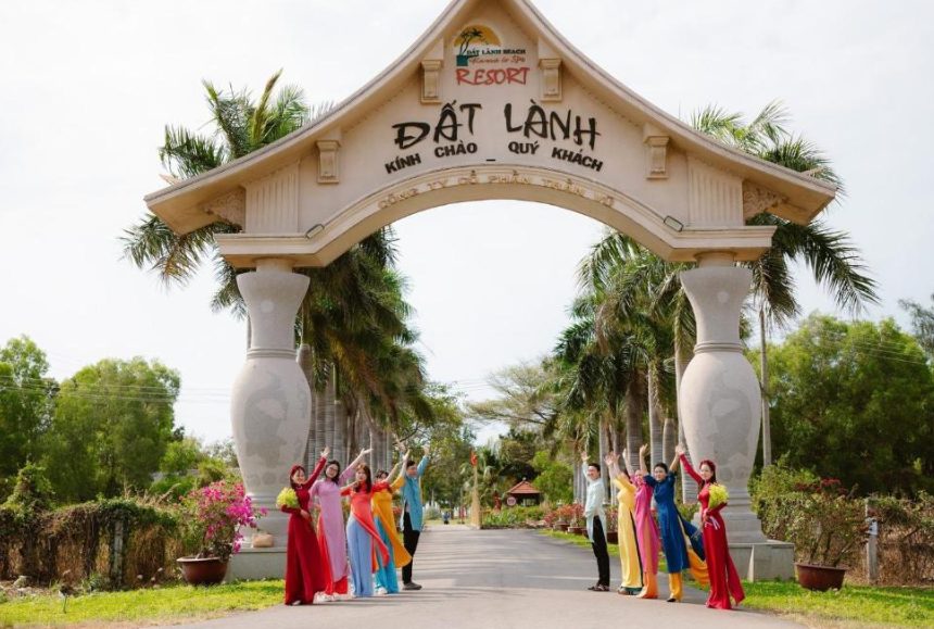 Đất Lành Beach Resort
