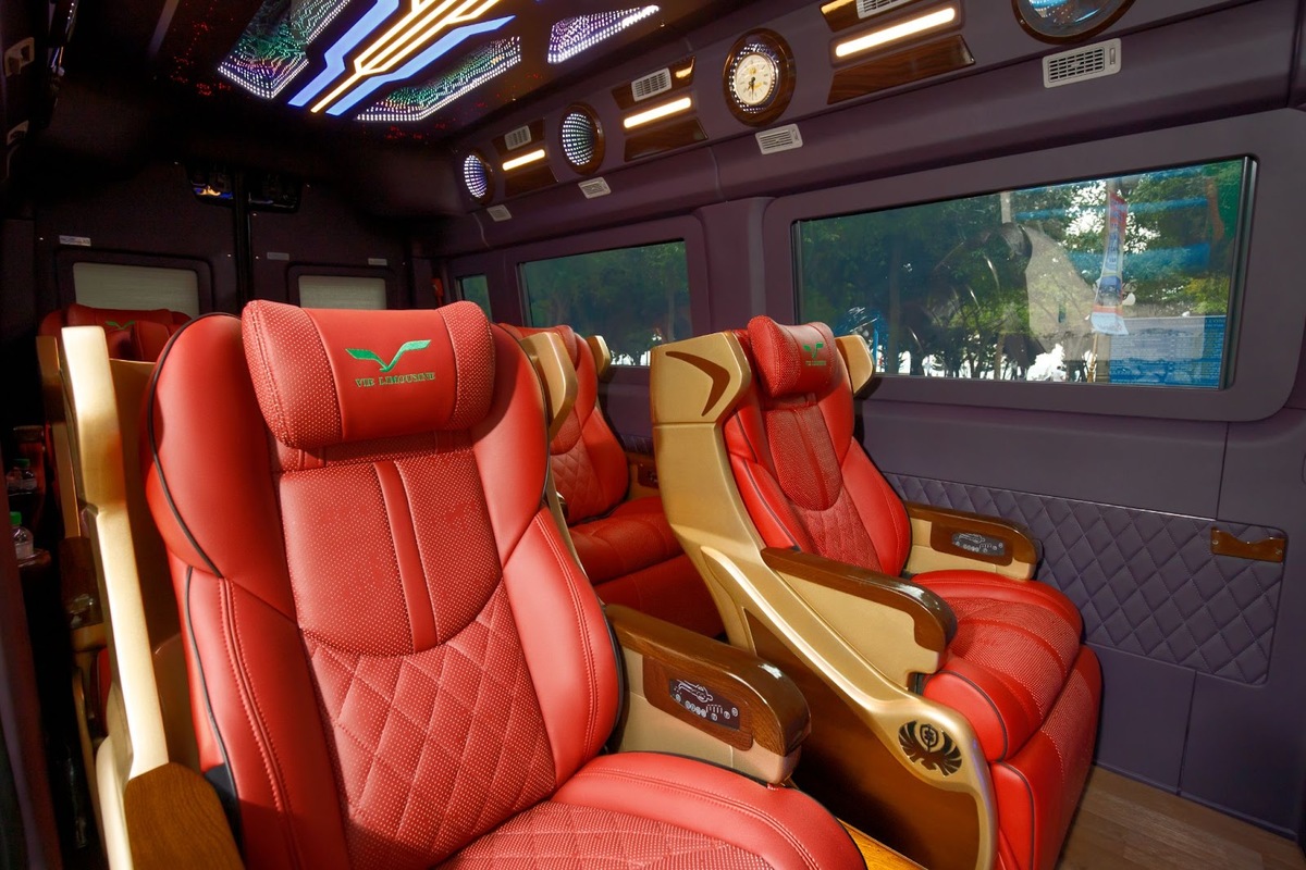 Di chuyển bằng xe Vie Limousine