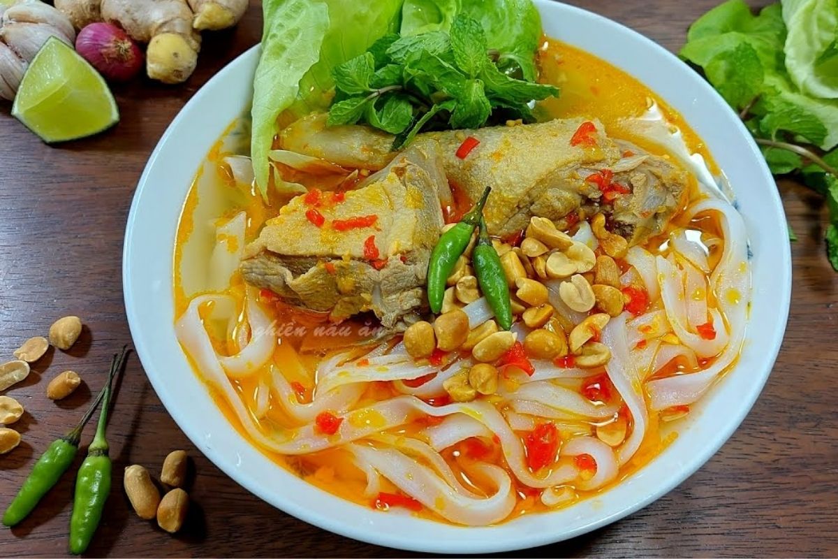 Mì quảng Phan Thiết ở chợ
