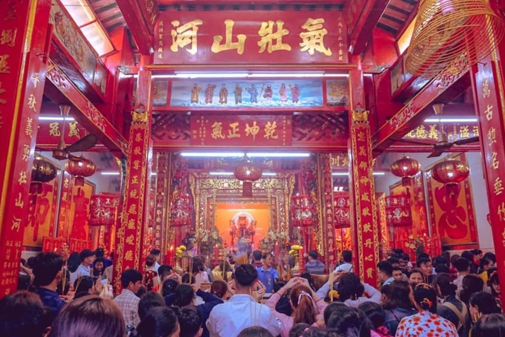 Chạm khắc công phu