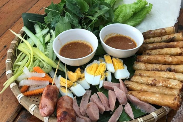 Quán gỏi cuốn chả giò cá trích