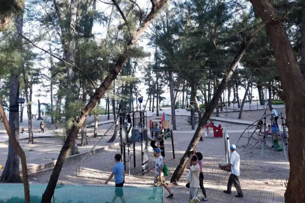 Vì sao Công viên biển Đồi Dương thu hút người ghé chơi