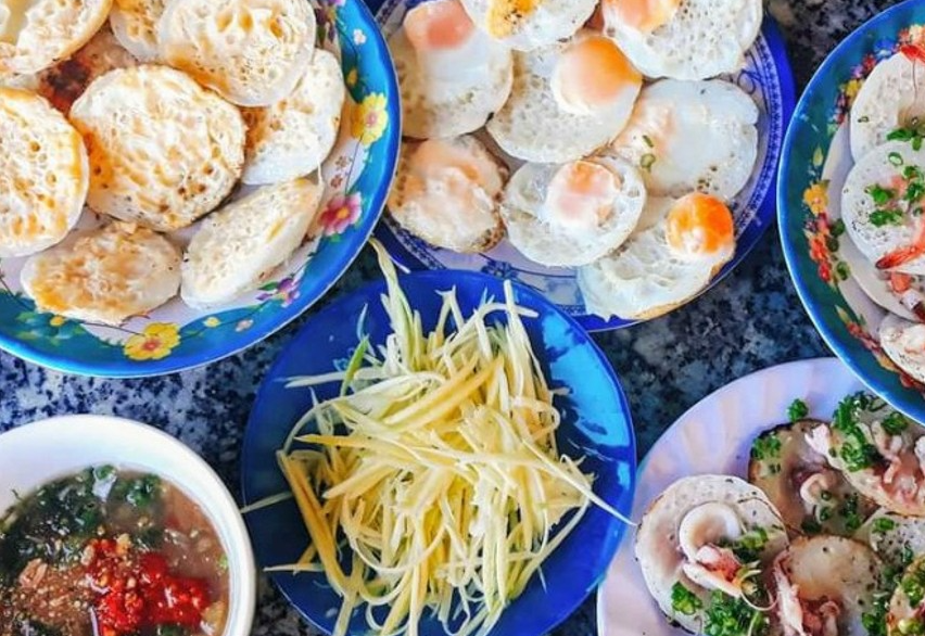 Bánh căn Cô Ba