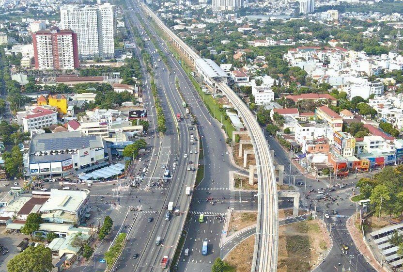 Cung đường qua xa lộ Hà Nội