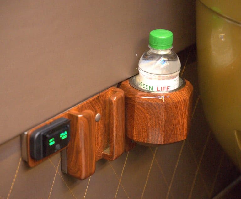 Nội thất xe sang trọng đỉnh cao với ghế Boeing massage chỉnh điện