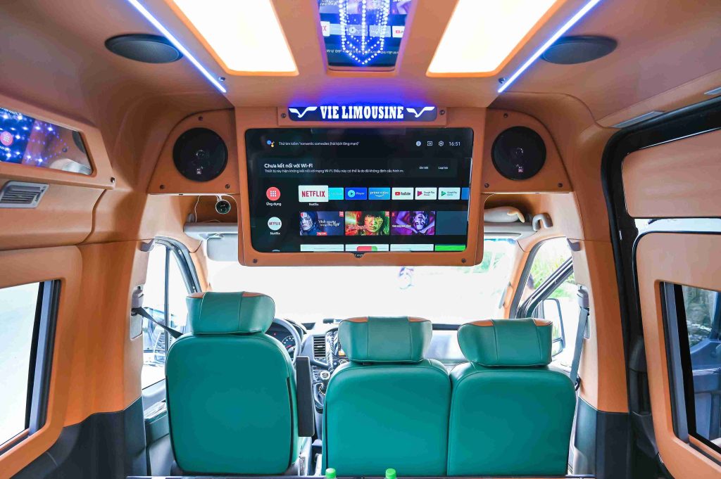 Thuê xe limousine đi hồ tràm
