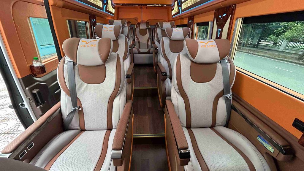 Xe limousine 11 chỗ