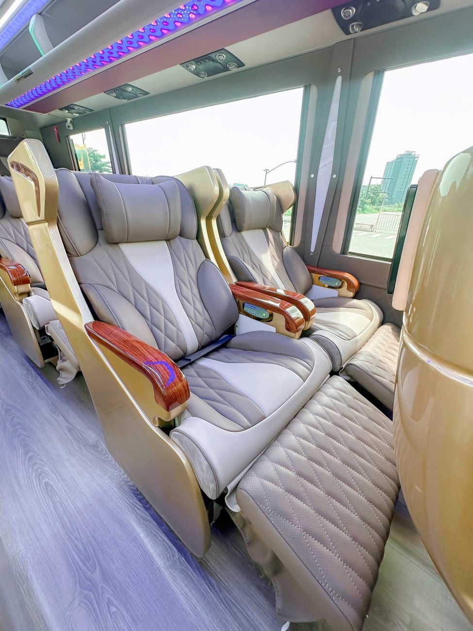 Xe Limousine 18 chỗ