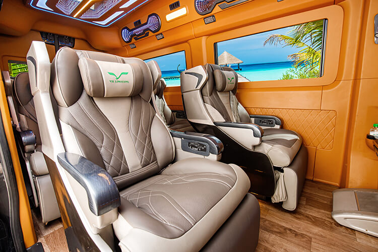 Xe limousine 11 chỗ