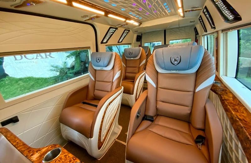 Xe limousine Hoa Mai