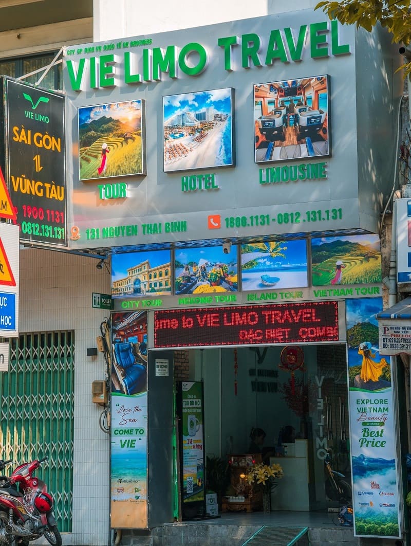 Đặt vé qua Tổng đài hotline và tại quầy vé
